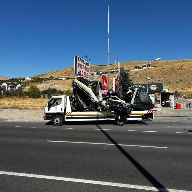 Kayseri'de yolcu otobüsü ile minibüs çarpıştı: 3 yaralı