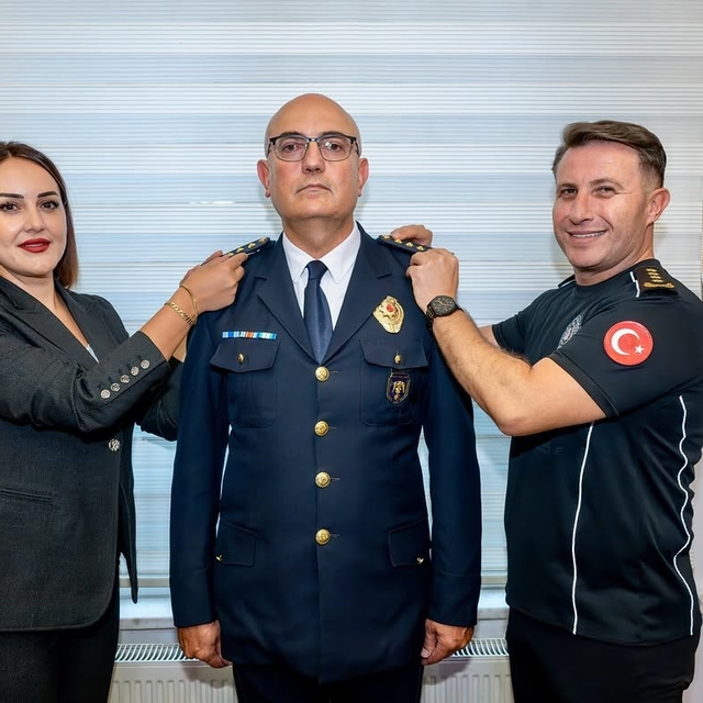Bilecik'te bir üst rütbeye terfi eden müdürlere törenler rütbeleri takıldı