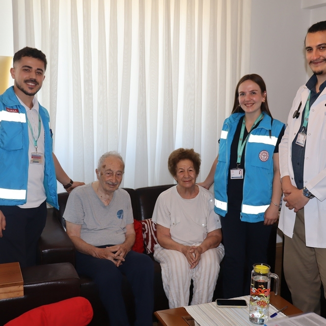 Evde sağlık hizmetleri gönüllere dokunuyor