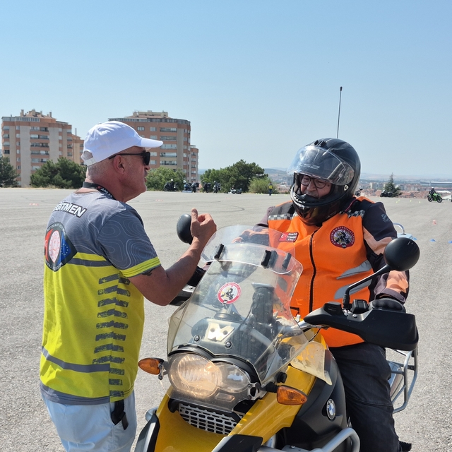 Motosiklet sürücülerine hayati eğitim
Sürücülere panik freni, acil duruş, k...