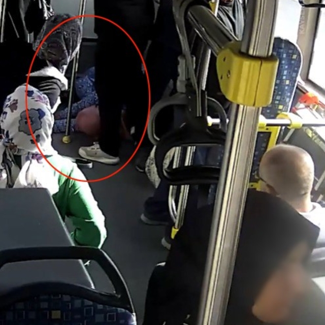 Yolcu fenalaştı, otobüs güzergah değiştirdi
