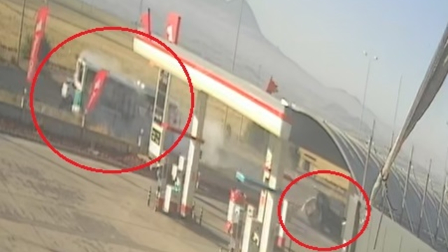 Minibüs, özel halk otobüsüne çarptı: 3 yaralı (2)