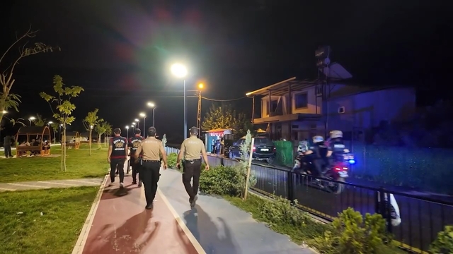 Adıyaman'da asayiş uygulamasında 2 aranan şahıs yakalandı