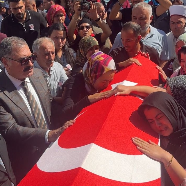 Girne açıklarındaki gemi kazasında hayatını kaybeden uzman çavuş toprağa ve...