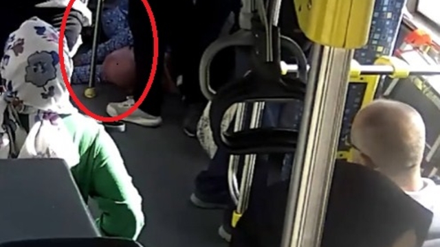 Otobüste fenalaşan yolcuyu hastaneye yetiştirdi