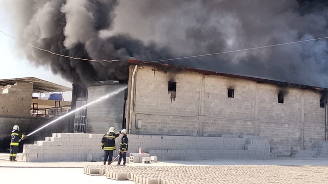 Gaziantep'te atık yağ tesisinde yangın: Ekiplerin müdahalesi sürüyor