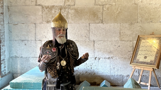 Sultan Alparslan'ın kılığında 60 ili gezdi, son durağı Sivas'ta gençlere Malazgirt zaferini anlattı