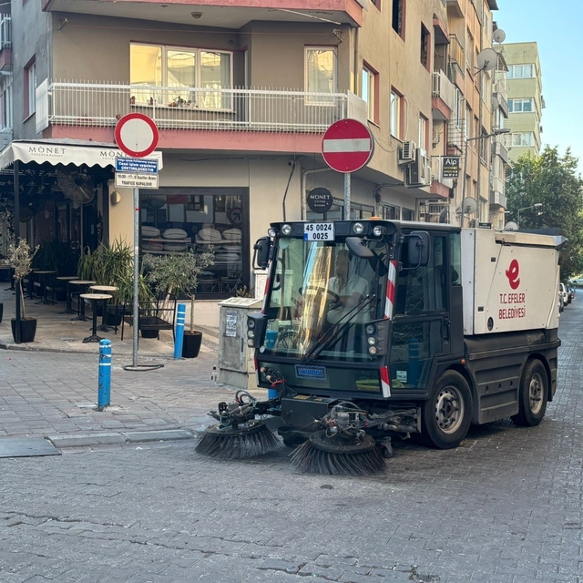 Efeler Belediyesi ekipleri temizlik çalışmalarını sürdürüyor