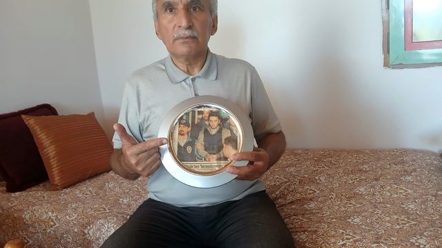 Danıştay saldırısı faili Alparslan Arslan'ın babası: "Oğlum suçsuz, tetiği çeken başkası, oğlum o dönem Fethullah Gülen'in akrabalarıyla görüşmüştü, bu araştırılsın"
"Oğlum duruşmalarda kendinde değildi"
"Faili meçhuller dosyasının yeniden açılması çok sevindirici bir olay, inşallah benim oğlumun dosyasını da yeniden açarlar"