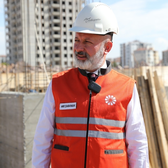 Başkan Çolakbayrakdar: "Türkiye'de kendi imkânlarıyla dönüşüm yapan tek bel...