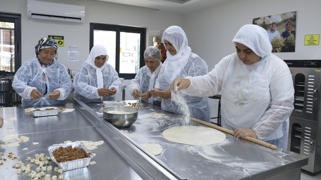 Mersin'de eski köy okulu kadınların üretim yuvası oldu