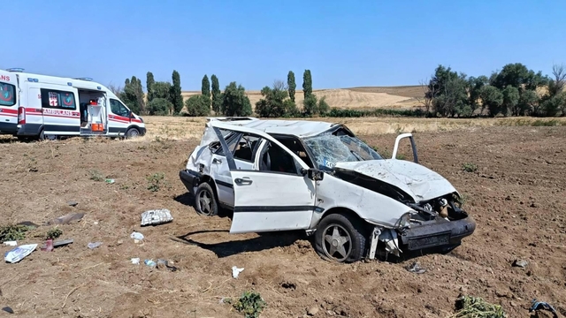 Takla atan otomobil hurdaya döndü: 2 yaralı