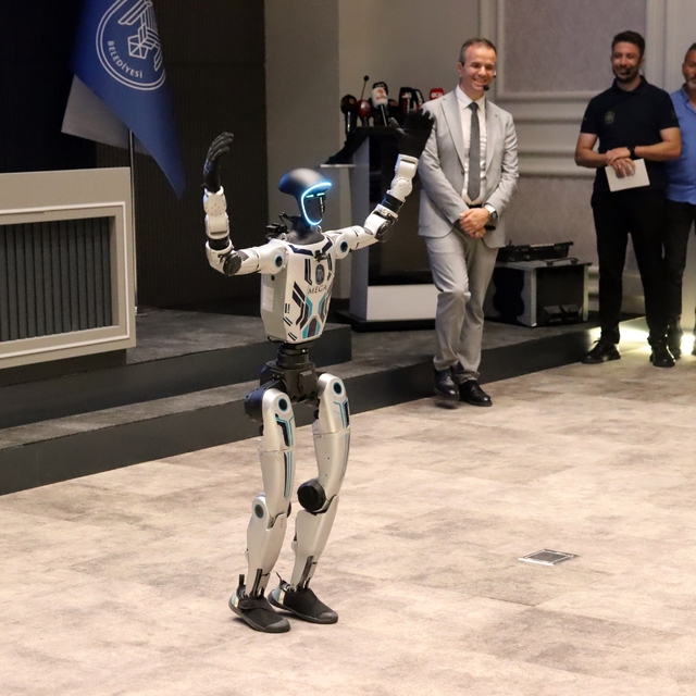 İnsansı robot belediyede işe girdi
Melikgazi Belediyesi bünyesinde çalışan...