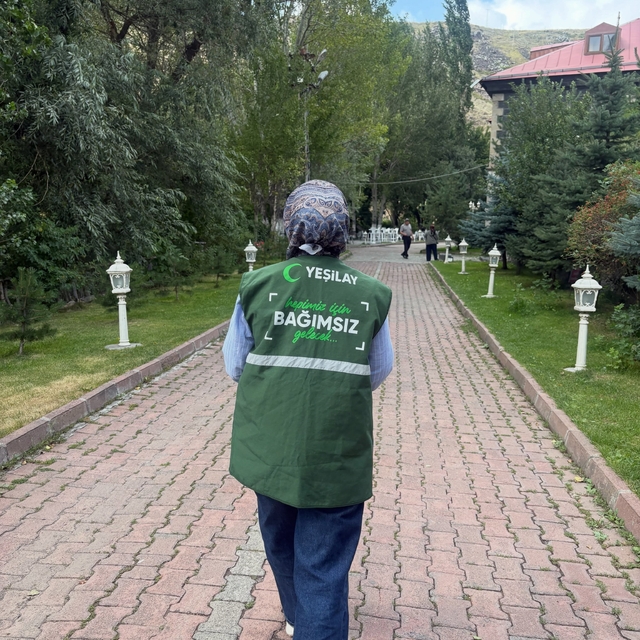 Yeşilay Kars'tan esnaflara bağımlılıkla mücadele bilgilendirmesi