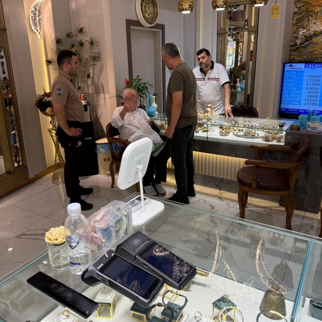 Yalova'da kuyumcunun dikkati, 81 yaşındaki vatandaşı dolandırılmaktan kurta...