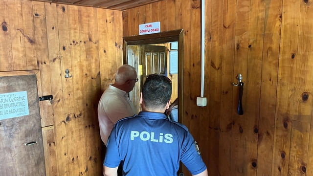 Sinop'ta tarihi camide şüpheli olay: Elektrik hattı kesildi, imam odasının kapısı zorlandı