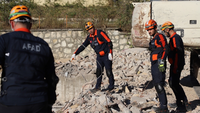 Kastamonu'da habersiz yapılan bina göçmesi tatbikatı başarıyla tamamlandı