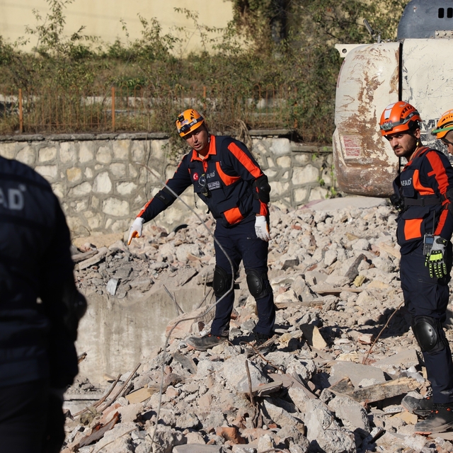 Kastamonu'da habersiz yapılan bina göçmesi tatbikatı başarıyla tamamlandı