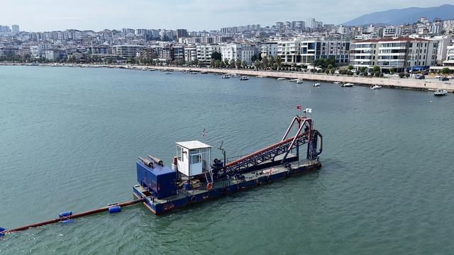 Kurupelit Yat Limanı'ndaki yosunlaşma ve koku problemine çözüm