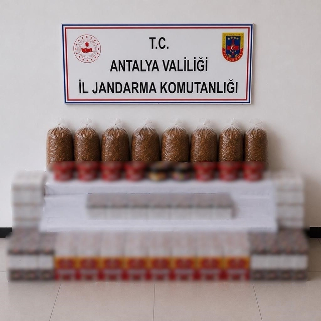 Manavgat'ta kaçak tütün operasyonu: 30 bin dolu makaron ele geçirildi