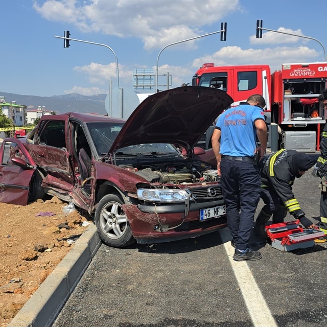 Gaziantep'te iki otomobil çarpıştı: 5 yaralı