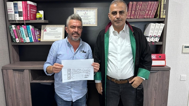 Bankada 500 bin dolar değerindeki senedinin kaybolduğunu ileri süren vatandaş suç duyurusunda bulunduMaddi olarak büyük bir yıkım yaşayan şahıs, varlıklı bir durumdayken yeniden maaşlı olarak çalışmaya başlamak zorunda kaldığını söyledi