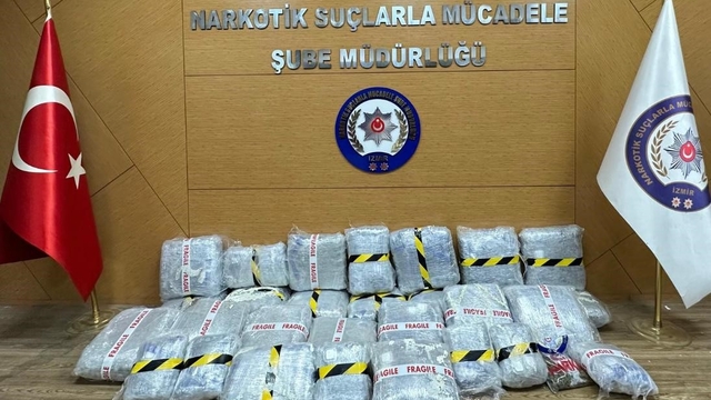 İzmir'de bir evde 80 kilo uyuşturucu ele geçirildi