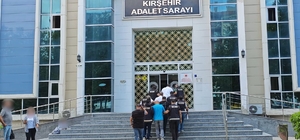 Kırşehir'de iş yerine çağırdıkları kişileri dövüp gasp ettikleri iddiasıyla...