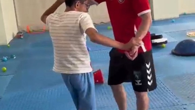 Körfez'in özel sporcularından zafer pozu
