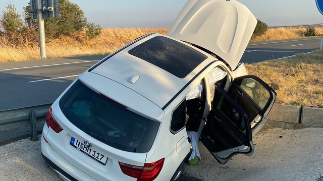 Keşan'da su kanalına düşen otomobilde 4 kişi yaralandı