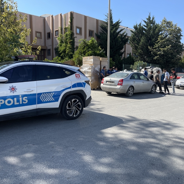 Alacak verecek kavgasında göğsünden bıçaklandı