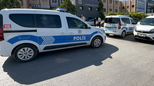 Borç kavgasında birbirini bıçakladılar: 2 yaralı