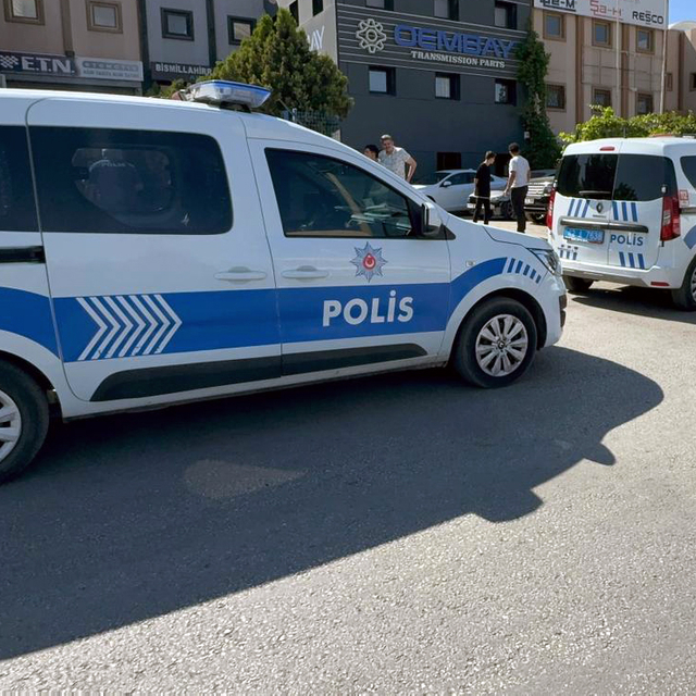 Borç kavgasında birbirini bıçakladılar: 2 yaralı