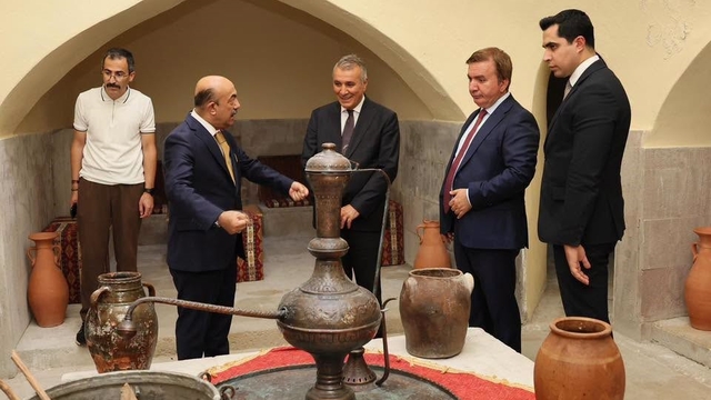 Vali Aydoğdu, Kemah'ta esnaf ve vatandaşlarla bir araya geldi