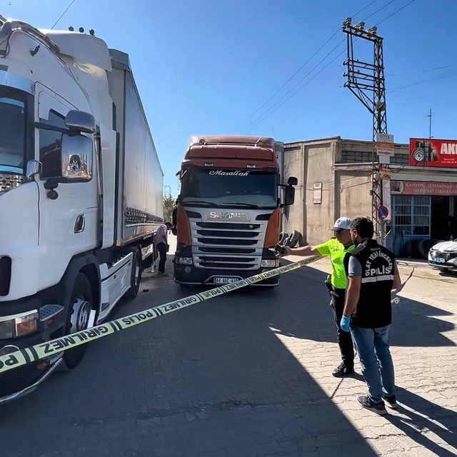 Husumetli olduğu kuzenini TIR ile sıkıştırarak ağır yaraladı