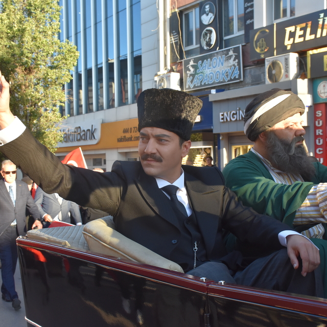 Atatürk'ün Sivas'a gelişi temsili olarak canlandırıldı