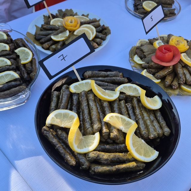 Sarma ve tatlılar yarıştı
Üzümden sofraya lezzet yarışı