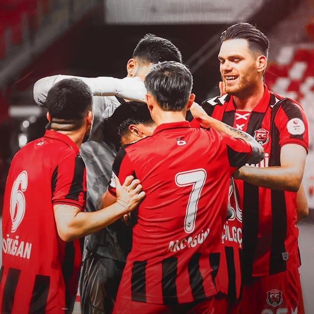 Erzincanspor, transfer tahtasını açarak yeni sezon öncesi lisans işlemlerin...