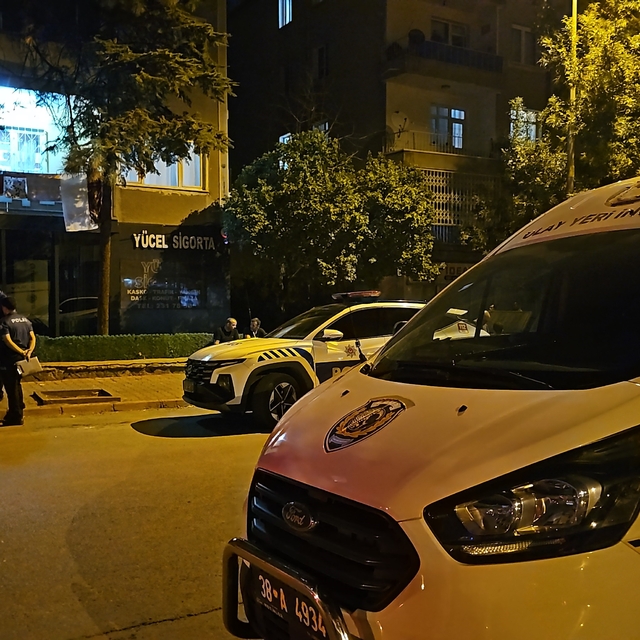 Tartıştığı üvey babasını bıçaklayarak ağır yaraladı