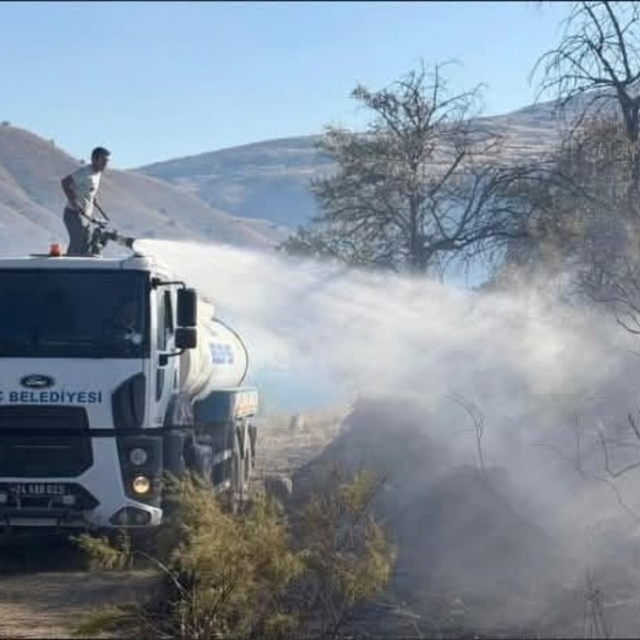 İliç'te tarım arazisinde çıkan yangın kontrol altına alındı