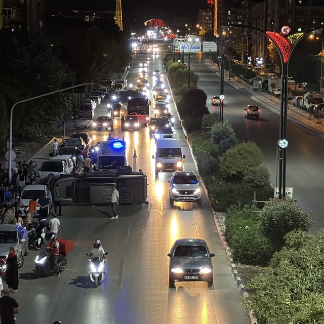 Makas atan sürücü 5 araca çarpıp kayıplara karıştı