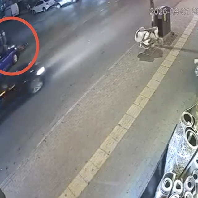 Bursa'da otomobil ile çarpışan motokurye yaralandı