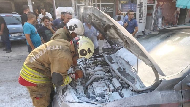 İskenderun'da otomobil alevlere teslim oldu