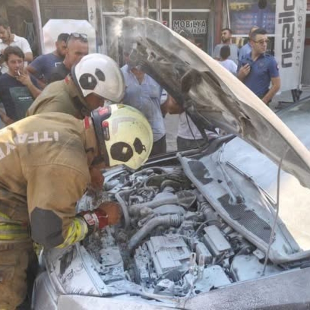 İskenderun'da otomobil alevlere teslim oldu