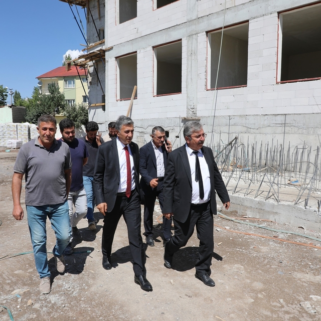 Ağrı Milli Eğitim Müdürü Çakan, Patnos'ta okullardaki hazırlıkları inceledi