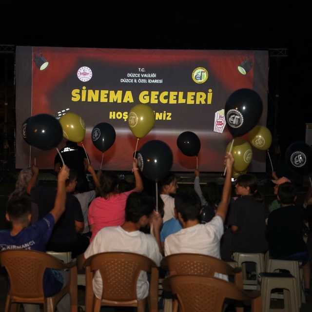 Hasanlar köyünde nostalji dolu açık hava sineması