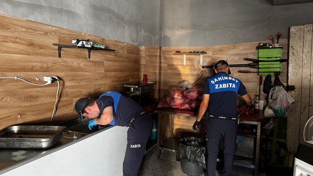 Gaziantep'te 500 kilo ciğer ve et imha edildi, işletme mühürlendi