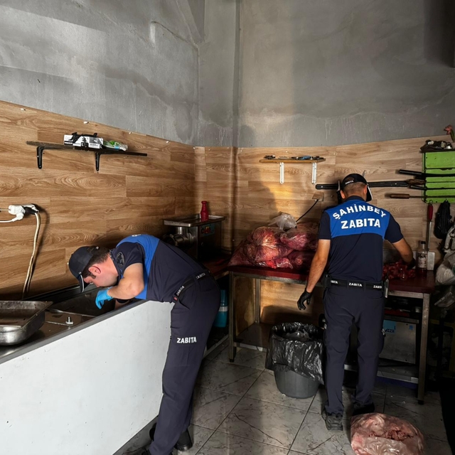 Gaziantep'te 500 kilo ciğer ve et imha edildi, işletme mühürlendi