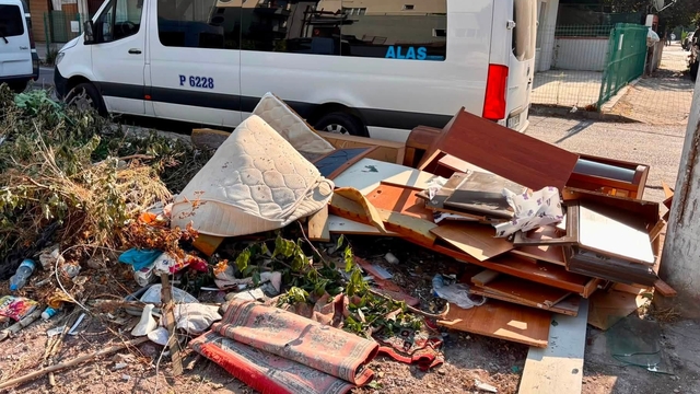 Körfez'de çevreye atık bırakanlar kameraya yakalanıyor