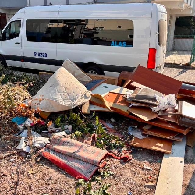 Körfez'de çevreye atık bırakanlar kameraya yakalanıyor